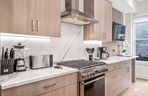 Mount Vernon Triangle House | Sleeps 12! Downtown-Entire home w/rooftop