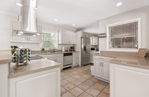 Smyrna House | Sleeps 14 +Truist Field+15 mins to ATL+Six Flags