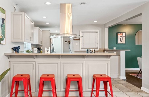 Smyrna House | Sleeps 14 +Truist Field+15 mins to ATL+Six Flags