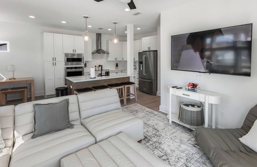 Holiday Isle House | Sleeps 24, HotTub, Pool, Steps 2 Beach, 2 Rooftop Tubs, 2 Kitchens, 2 Masters