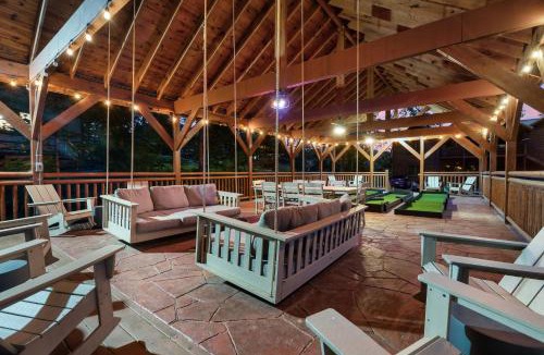 Caton House | Sleeps 24, Indoor Pool, HotTub, Gazebo, MiniGolf
