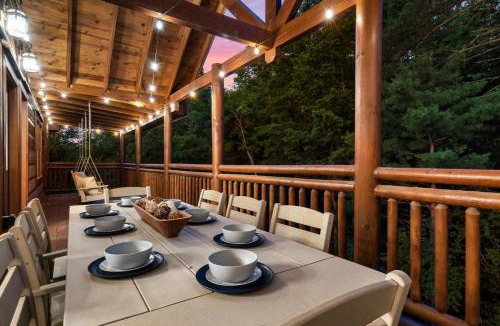 Caton House | Sleeps 24, Indoor Pool, HotTub, Gazebo, MiniGolf