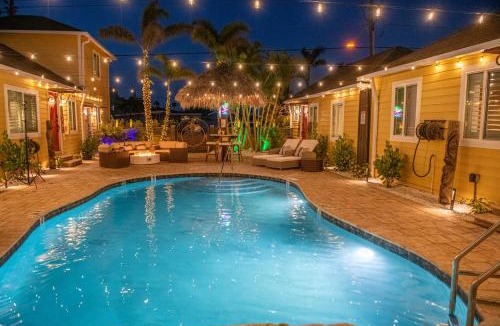 Madeira Beach Villa | Sleeps 24 Steps to the Beach Heated Pool 7BR 7BA