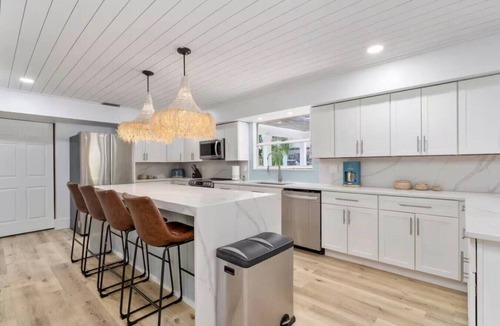Bradenton House | Sleeps 26! 2+ Acre Luxury Estate 9 min to Beach!