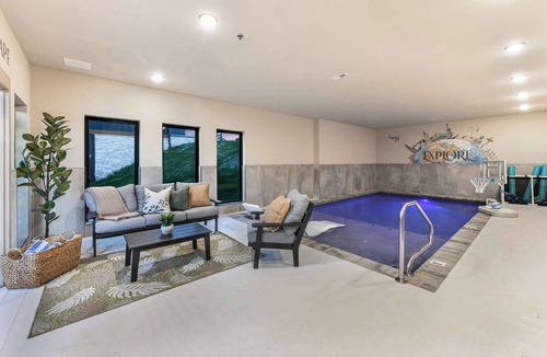 Sevierville Ski Chalet | Sleeps 26 | Sky Deck | Arcade | Golf | Waterpark