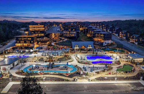 Sevierville Ski Chalet | Sleeps 26 | Sky Deck | Arcade | Golf | Waterpark