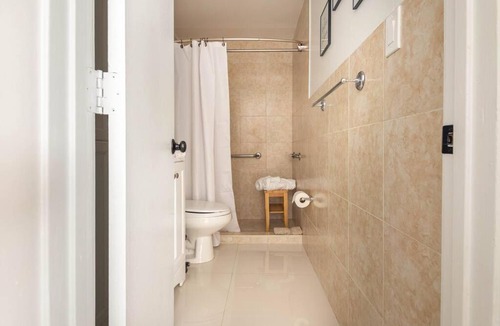 West Little Havana Apartment | Sleeps 3, Cozy, Boho Style, in the heart of Miami -free parking