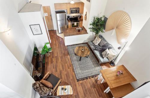 Newbold Apartment | Sleeps 4! 2BR, Gym, Paid Parking, Close to Major Attractions