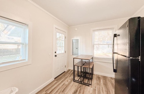 Beaufort House | Sleeps 4 Cottage Near Spanish Moss Trail and Downtown