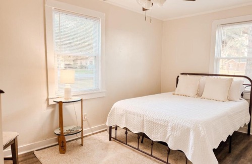 Beaufort House | Sleeps 4 Cottage Near Spanish Moss Trail and Downtown