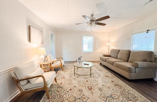 Beaufort House | Sleeps 4 Cottage Near Spanish Moss Trail and Downtown