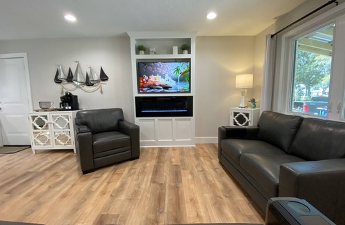 Freeport House | (Sleeps 7) 3 bedroom/2 bath BRING YOUR BOAT/WAVERUNNERS-Lots of Parking Space