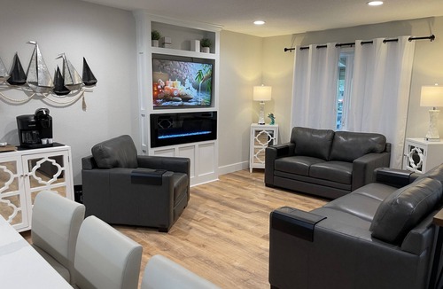 Freeport House | (Sleeps 7) 3 bedroom/2 bath BRING YOUR BOAT/WAVERUNNERS-Lots of Parking Space