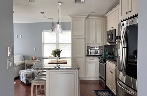 Nettles Island House | Sleeps 7 - Price Includes Golf Cart & Cleaning Fee