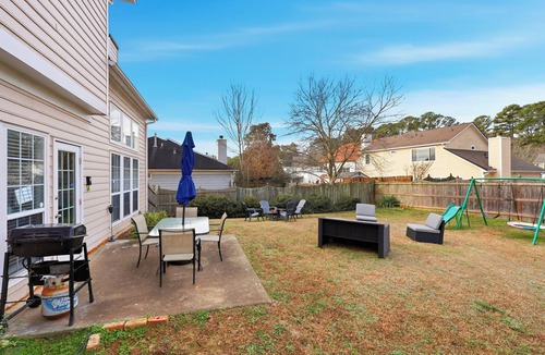 Marietta House | Sleeps 8! Game Room | King Bed | Backyard Hangout