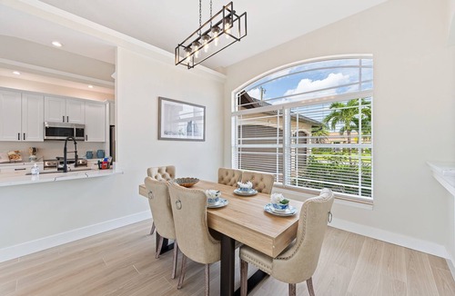 Trafalgar House | Sleeps 8, Waterfront, Bicycles, Heated Pool: Time To Unwind