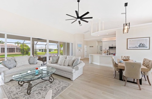 Trafalgar House | Sleeps 8, Waterfront, Bicycles, Heated Pool: Time To Unwind