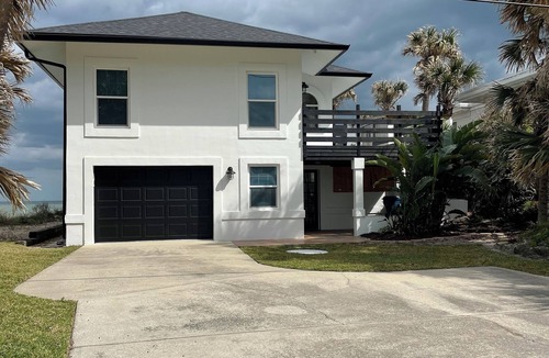 Wilbur-By-The-Sea House | Sleeps 9 right on the Beach.