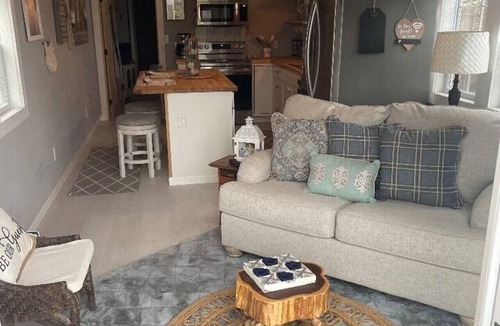 Madisonville House | Sleepy Valley Cabin | Hot Tub & Scenic Views