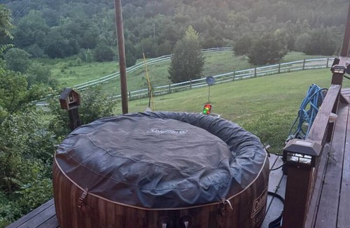 Madisonville House | Sleepy Valley Cabin | Hot Tub & Scenic Views