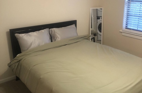 Savannah Condo | Small condo walking distance from GSU Armstrong campus & St Joseph Hospital.