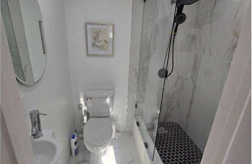East New York Apartment | ~Small Studio - Close to JFK - Steps to Subways~