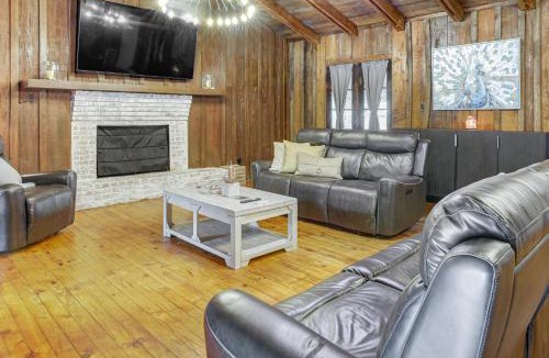 Pope House | Smart TV + Spacious Yard: Peaceful Pope Retreat