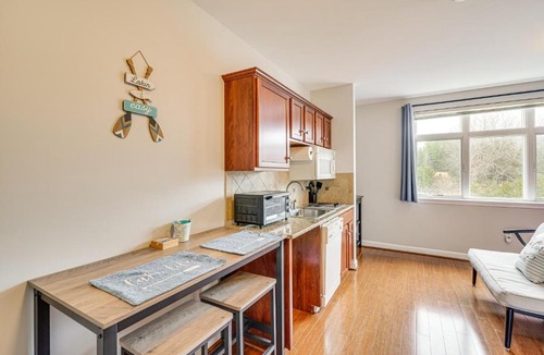 Huddleston Apartment | Smith Mountain Lake Condo w/Pool Access