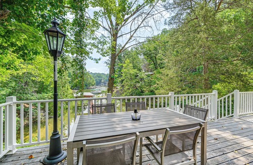 Gladehill Cottage | Smith Mountain Lake Cottage w/Dock + Fire Pit!