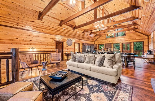 Caton Cabin | Smokey’s Paradise by AvantStay | Sleeps 22 + Pool