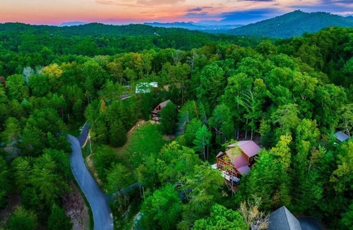 Gatlinburg - Pigeon Forge Ski Chalet | Smokies Sanctuary