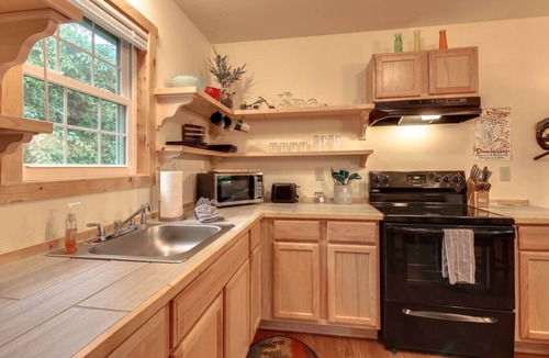 Cherokee Cabin | Smoky Mountain Basecamp ~ 5 Mins to Harrah Casino