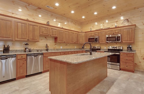 Gatlinburg Cabin | Smoky Mountain Splash by Jackson Mountain Rentals