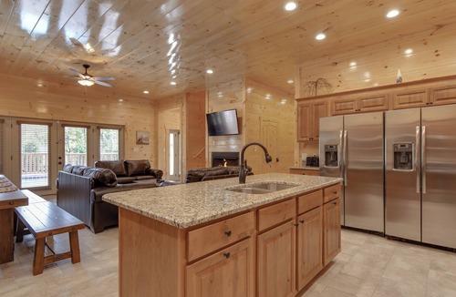 Gatlinburg Cabin | Smoky Mountain Splash by Jackson Mountain Rentals