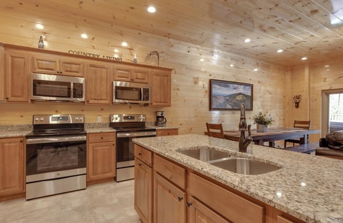 Gatlinburg Cabin | Smoky Mountain Splash by Jackson Mountain Rentals