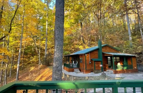 Franklin Cabin | Smoky mountains secluded couples retreat cabin in Franklin!
