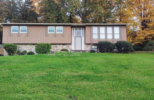 Knoxville House | Smoky Top Manor! Private 3BR Retreat Minutes from Knoxville Attractions