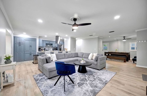 Jacksonville Beach House | SMV Minigolf and Splash Retreat