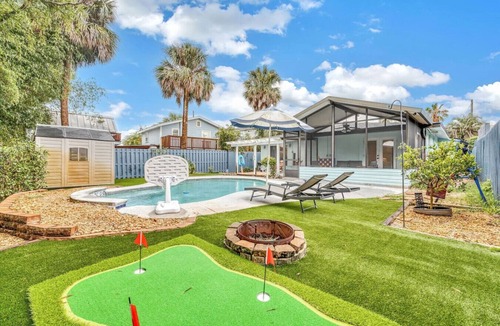 Jacksonville Beach House | SMV Minigolf and Splash Retreat