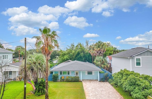 Jacksonville Beach House | SMV Minigolf and Splash Retreat