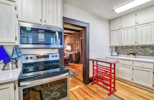 Lake Junaluska House | Snowbird-friendly house near golf with pool, mountain view, gas grill, & deck