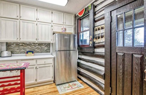 Lake Junaluska House | Snowbird-friendly house near golf with pool, mountain view, gas grill, & deck