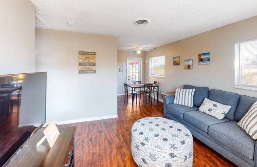 Largo House | Snowbird-Friendly Duplex with Washer/Dryer, Free High-Speed WiFi, & Central AC!