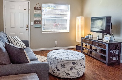 Largo House | Snowbird-Friendly Duplex with Washer/Dryer, Free High-Speed WiFi, & Central AC!