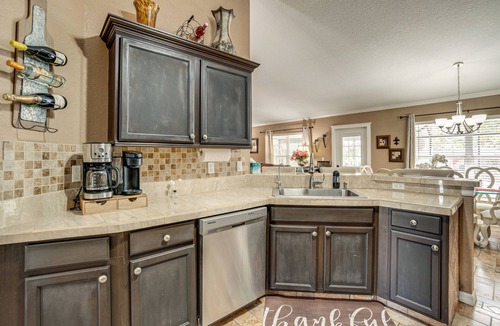 North Port House | Snowbird Haven! 10 Mi to Warm Mineral Springs Park