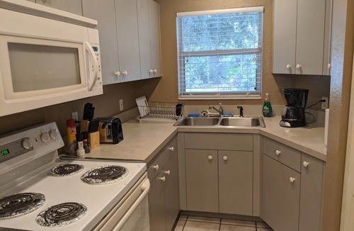 Englewood East House | Snowbirds escape/vacation gateway
