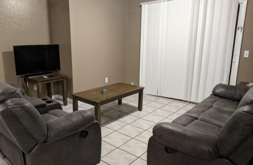Englewood East Apartment | Snowbirds escape & vacation gateway #b