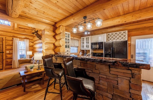 Slatyfork Farm Cabin | Snowshoe Log Cabin - Hot Tub with Mountain Views - 4+ Private Acres