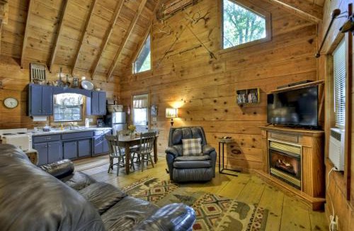 Copperhill House | Snug and Cozy Cabin Rental with a Hot Tub near Copperhill for a Relaxing Vacation in Tennessee