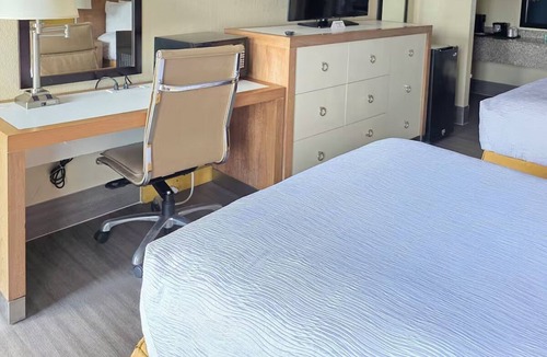 Downtown Chattanooga Hotel | Snug Room with Parking – Near Chattanooga’s Top Attractions
